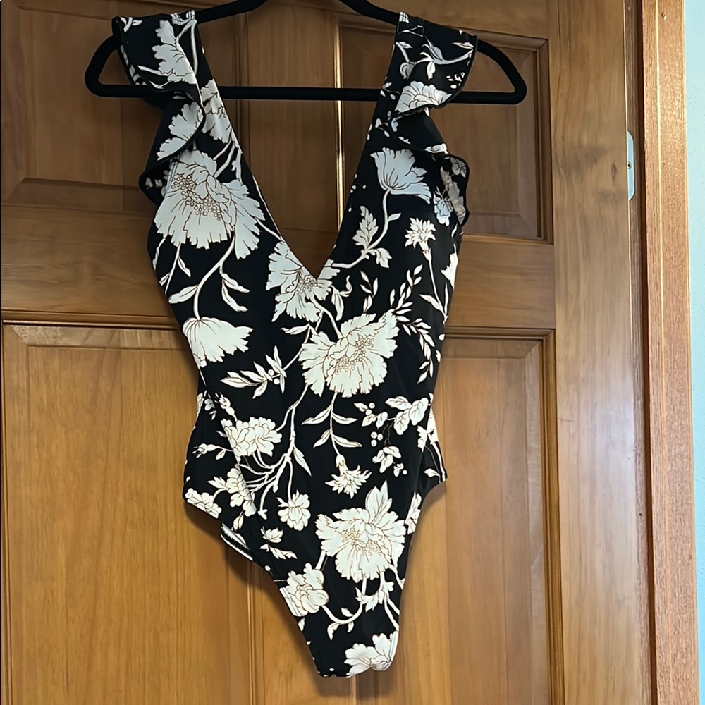 Worn once, Summersalt “The Ruffle Backflip” In  limited edition color, Floral, 8